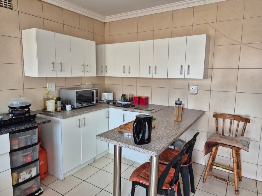 4 Bedroom Property for Sale in Lansdowne Western Cape